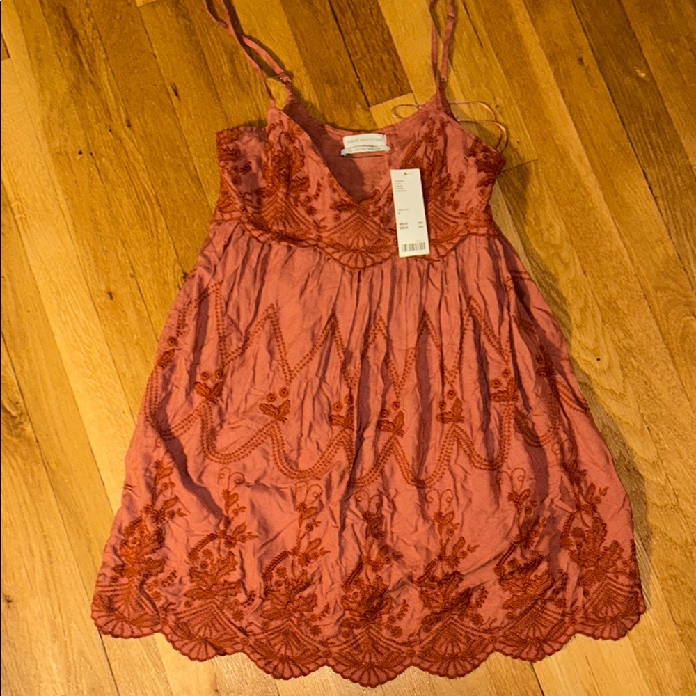 ♡ brand NEW WITH TAGS urban outfitters scalloped dress
